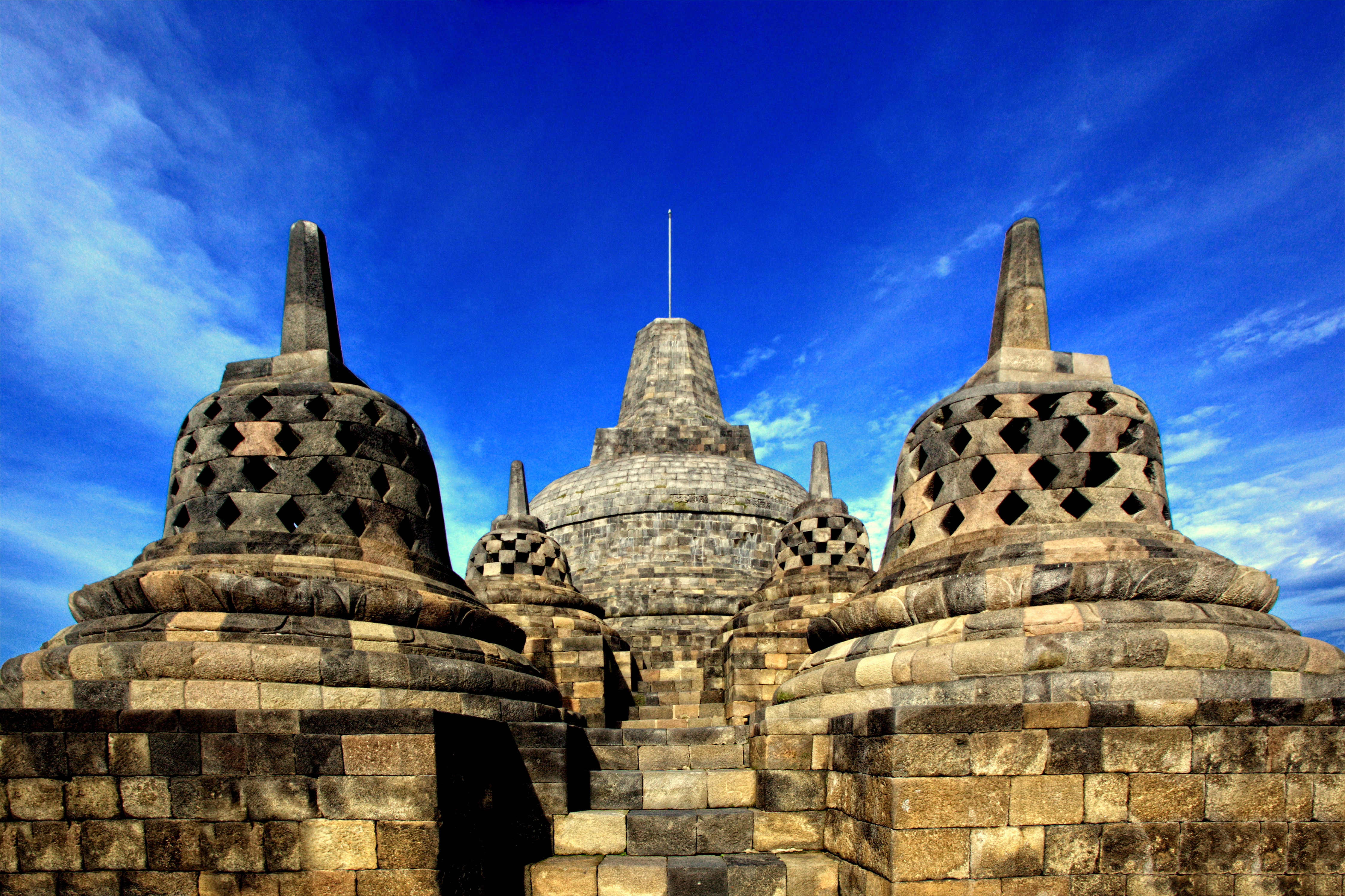 Menjauhkan Lumut dari Candi Borobudur Taman Wisata Candi